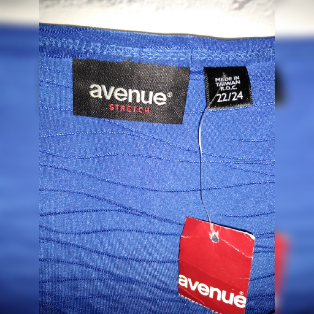 Avenue stretch blue indigo textured plus side top. - Picture 3 of 8
